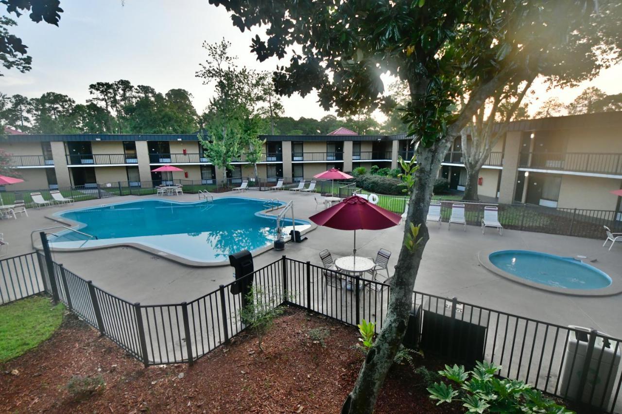 Ramada By Wyndham Jacksonville Hotel & Conference Center Esterno foto