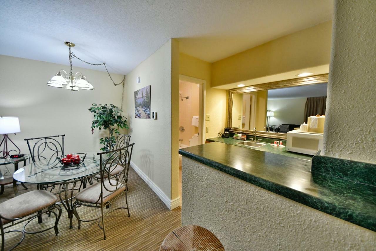 Ramada By Wyndham Jacksonville Hotel & Conference Center Esterno foto